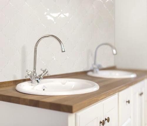 bathroom-kadr-z-bliska-s.jpg
