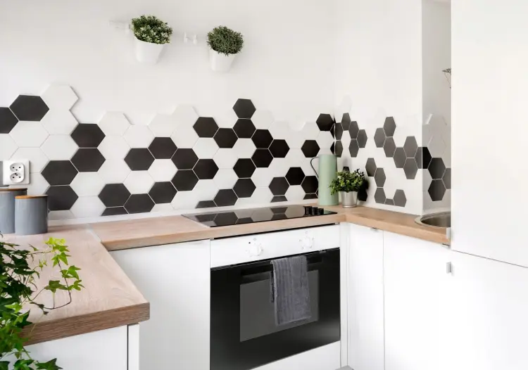 mozaika-ceramiczna-heksagon-bialo-czarna-3-2048x1438.jpg