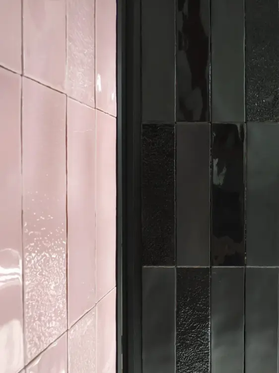cegielka-black-l-pink-768x1024.webp