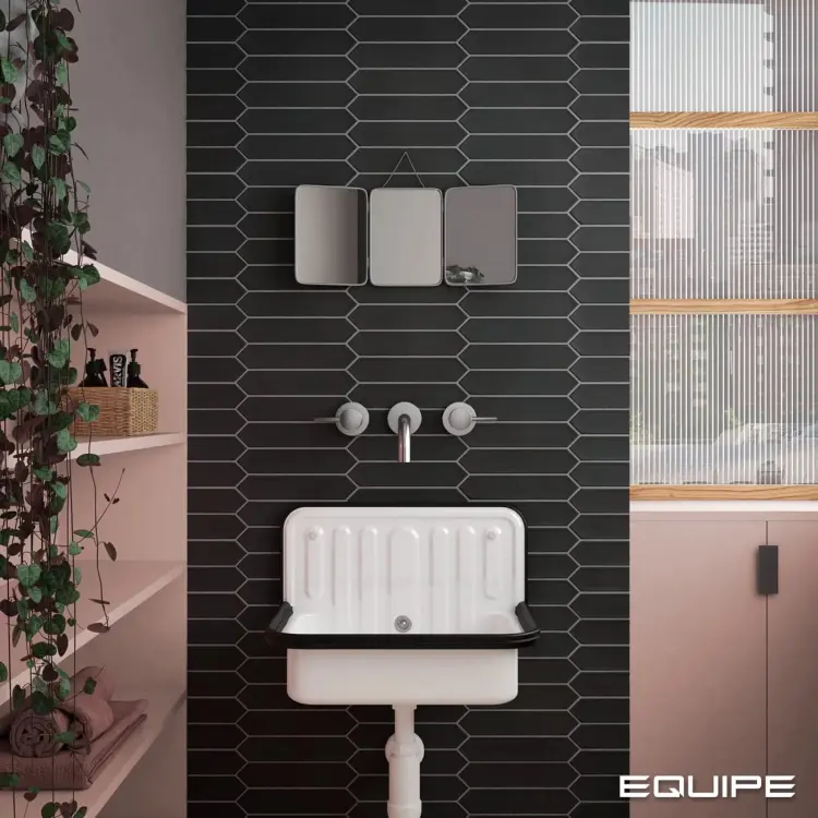 Equipe-Lanse-Black-5x254.jpg